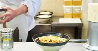 「かき揚げそばとコロッケ単品で」他人の食券をネコババして…“駅そば店員”が頭を悩ませる迷惑客――仰天ニュース傑作選