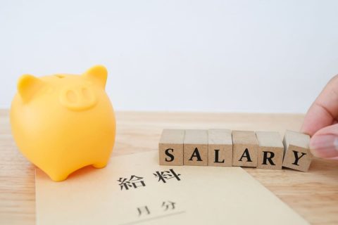 「月収25万円・賞与年100万円」ですが、会社から「来年度から賞与を月給化する」と言われました。税金などで“手取り”が減らないか心配ですが、損にならないでしょうか？ メリットを確認