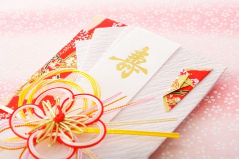 いとこの結婚式で「ご祝儀5万円」は多すぎ？ 少なすぎ？ 最近の相場が分からず不安です…