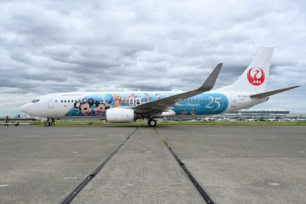 JAL、国内線に2回搭乗でディズニーランド貸切パーティー招待券などをプレゼント