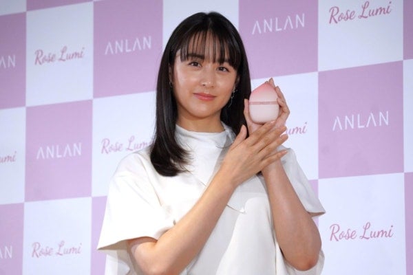“美顔器あるある”「続かない」を解消!?山本美月がANLAN新作美顔器をおすすめする理由