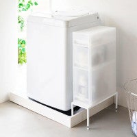 洗濯機の横、空いてない？山崎実業“タワーシリーズ”に防水パンの上を有効に使える新商品登場！