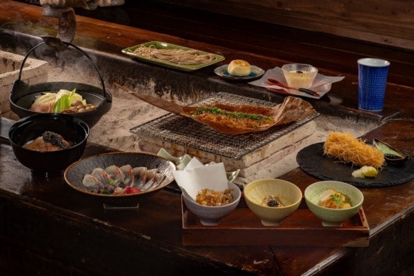 【長野】お土産キャビア付き!?チョウザメの魅力と南信州の恵みに出会う、「星降りの宿やま星」の美食体験
