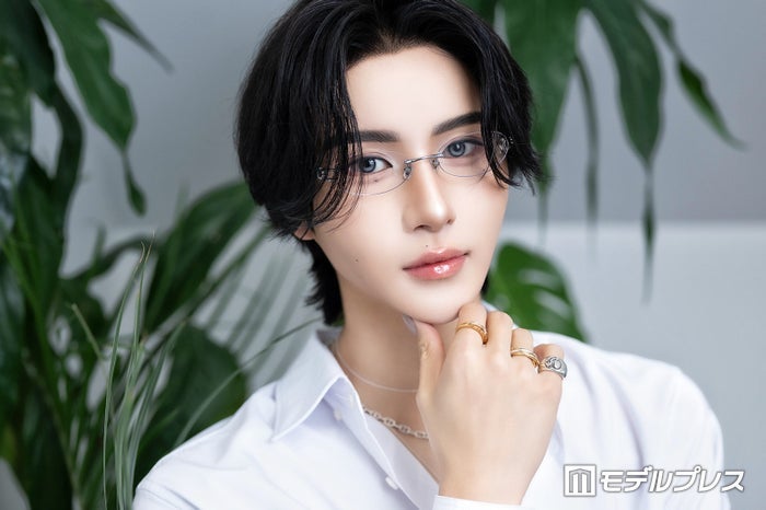 “整形級メイク”話題のGYUTAE、黒髪定着前の髪型遍歴が話題「なんで全部似合うの」「美しい」