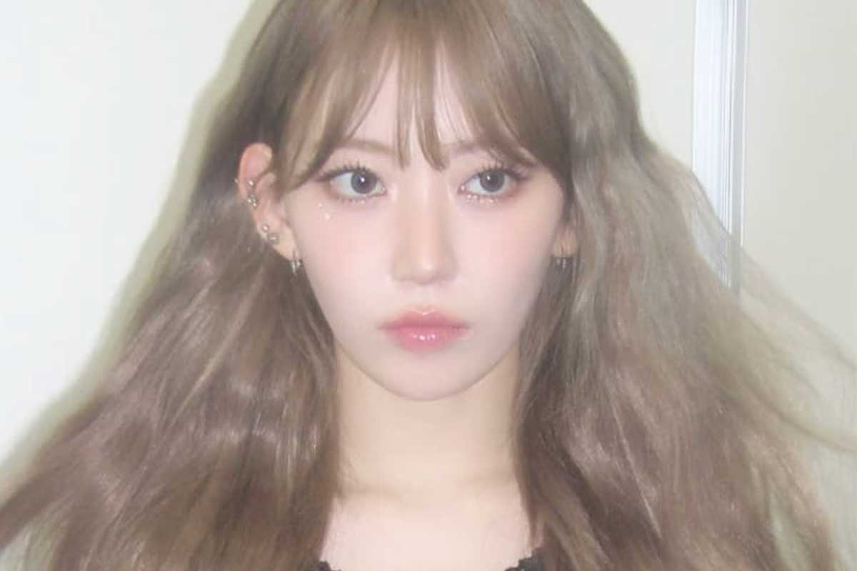 「服ちゃんと着て」「美しすぎる」28歳韓流アイドル“ずり落ち”ファッションに驚きと称賛の声