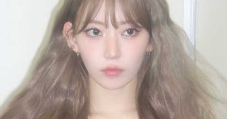 「服ちゃんと着て」「美しすぎる」28歳韓流アイドル“ずり落ち”ファッションに驚きと称賛の声
