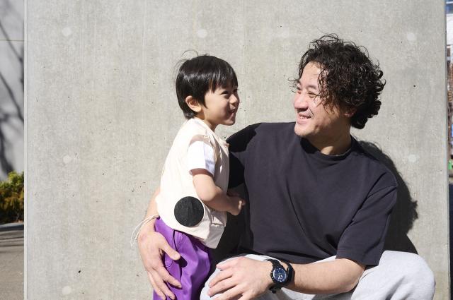 「我が子を守りたい」人気ライター・ヨッピー 父親目線で開発した幼児用熱中症対策ベスト「べビエア」開発秘話