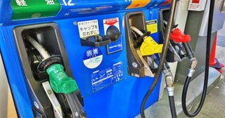 先月は一時「ハイオク200円」「20リットル制限」になり焦り…！ 3月下旬には戻りましたが、今後また“給油制限”になるでしょうか？ 3月からの「ガソリン価格事情」を確認