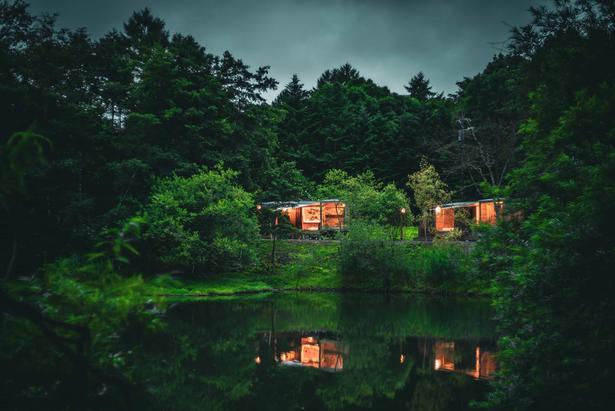 全室プライベートサウナ付き！池のほとりに佇む一棟宿「Earthboat Kitakaruizawa」がグランドオープン
