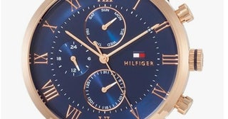ネイビー×ダークブラウンの至高の調和。大人の遊び心を格上げする、モダン・クラシック【トミーヒルフィガー】の腕時計がAmazonに登場中‼