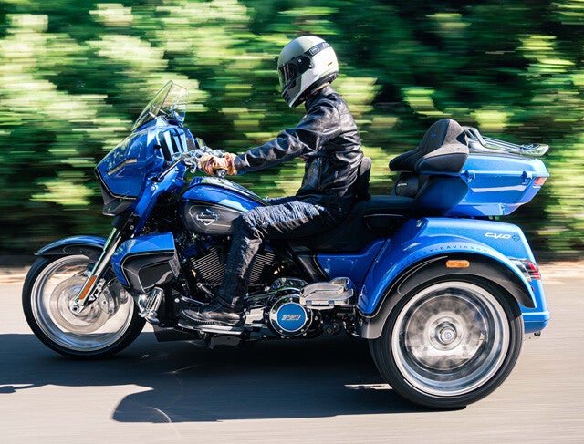 普通免許で乗れる三輪モデルを徹底チェック！ハーレー新型トライクの走りが異次元進化!!