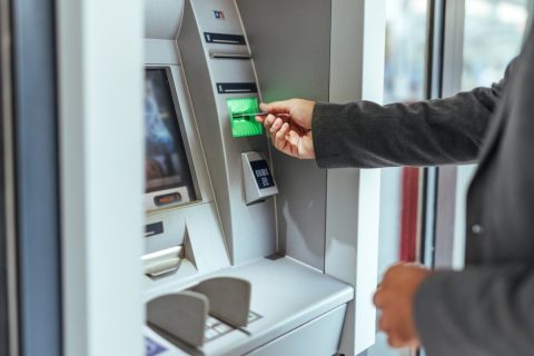 年収200万円のシングルマザーです。来年社会人になる娘が「月に3万円なら仕送りできる」と言うのですが、税金は取られますか？