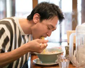 ラーメン屋の元店員が明かす迷惑客。テーブル上にはありえない数の“丸めたティッシュ”「もはや嫌がらせ」――仰天ニュース傑作選