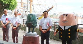 ウイスキーでおなじみのキャラクター・アンクルの銅像が横浜に登場！スタンプラリーやコラボメニューも展開