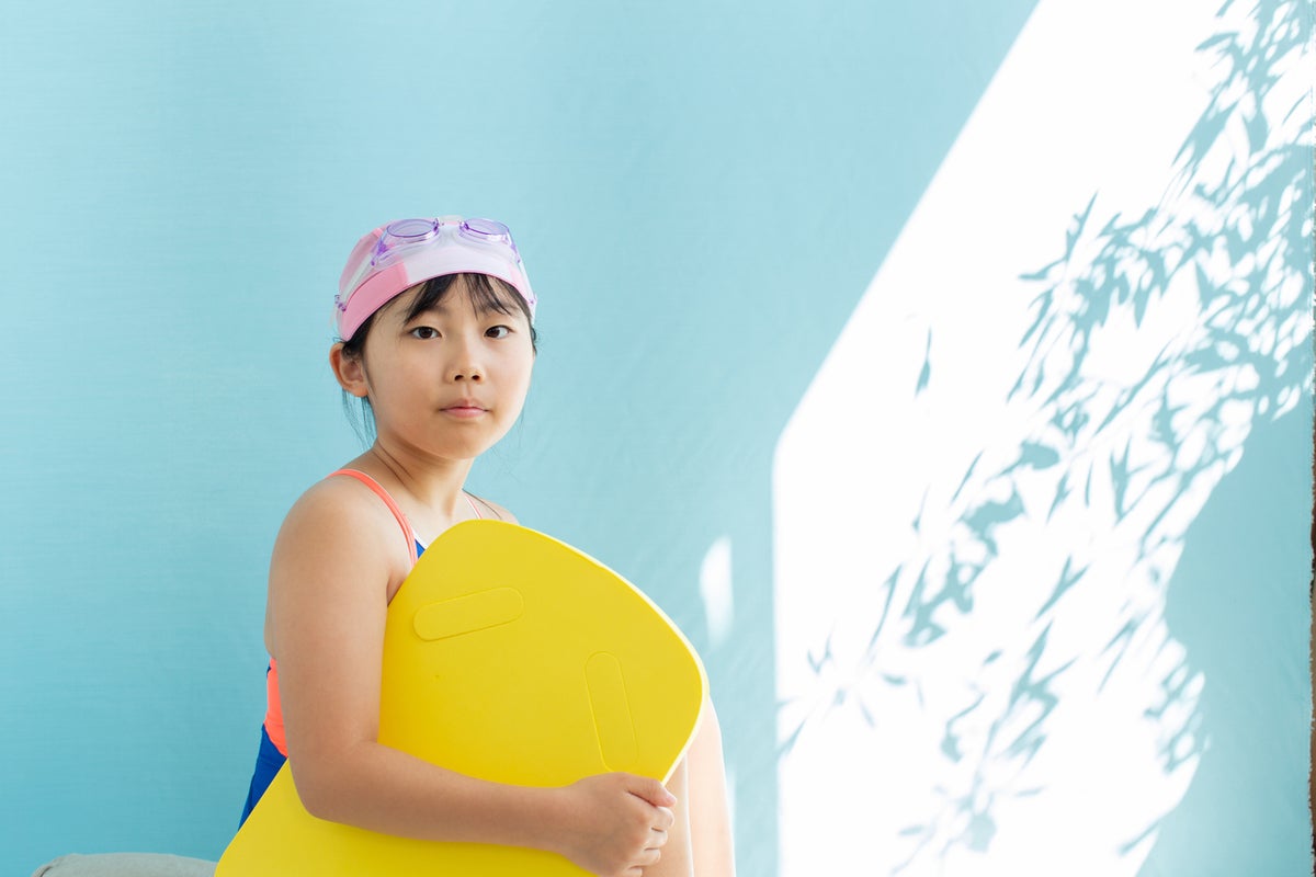今の水泳事情を、親として知っておきたい。スクール水着、3年で激変。ラッシュガード着用率56.5%、今どきのスクール水着事情を調査