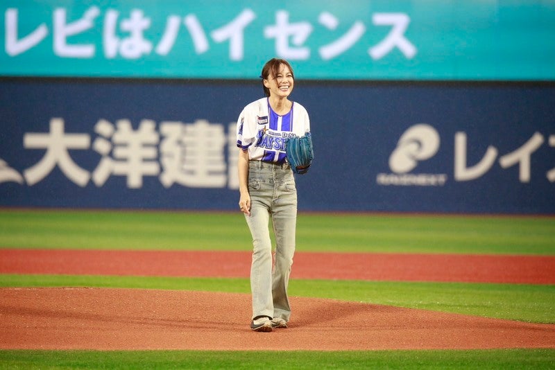 「ハイセンス大画面テレビDAY」でハマスタ一体化始球式、リレーに相川さん登場
