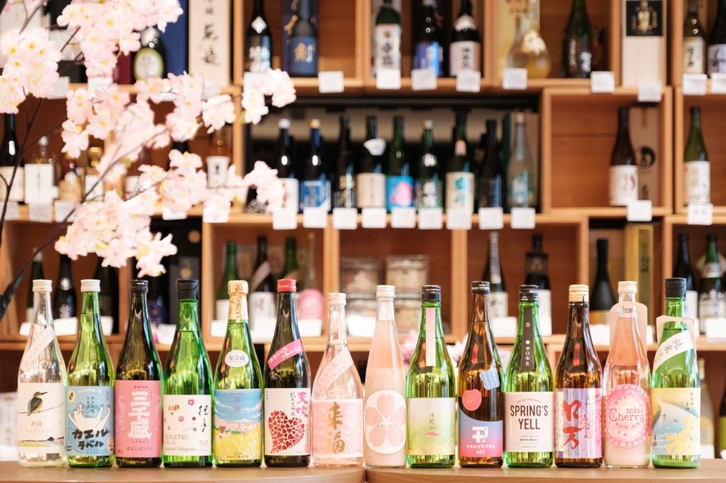 春の訪れを楽しむ日本酒山菜やホタルイカに合わせる春酒