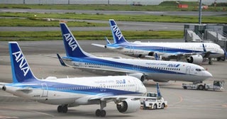 ANA、台風7号・8号接近で特別対応6月25日〜27日の沖縄・八丈島発着便