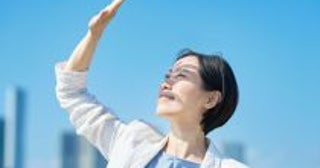 日光は“美容の敵”だけじゃない。日焼け対策派も知っておきたい「手のひら日光浴」の意外な効果