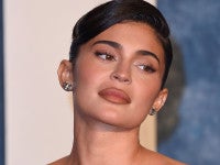 豊胸告白のカイリー・ジェンナー「胸をもっと大きくしたい」発言“へそピアス”計画も明かす