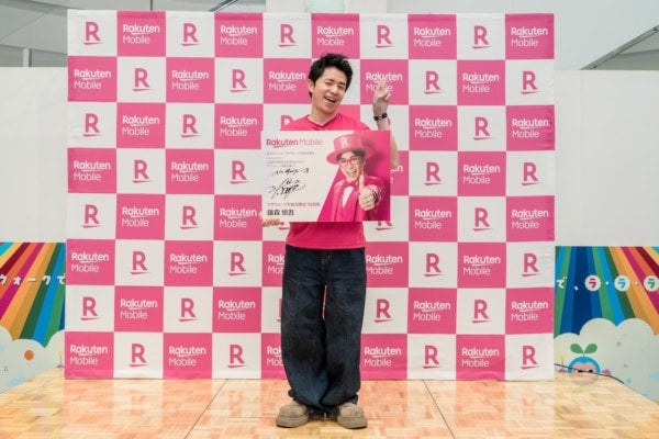 お笑いタレント・藤森慎吾、山梨県にて「楽天モバイル1日店長」に就任
