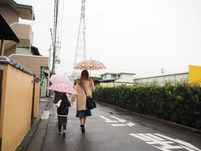梅雨の子どもの送迎は「泥」「湿気」が天敵…「逆転の乾燥術」でイライラを解消！洗濯物を増やさない“省エネ家事”術
