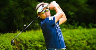 宮本勝昌が10バーディ量産で単独首位連覇がかかる岩本高志は4位発進