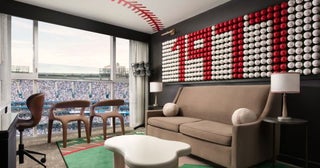HIS、北米唯一の球場内ホテル「ローリングスルーム」からMLB観戦ができるトロント6日間ツアーを発売