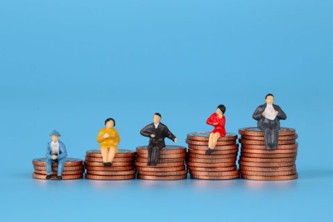 大卒1年目の友人に「ボーナス50万円」と聞きショック！ 高卒5年目の私は「25万円」です…4年早く働いても“新入社員以下”なのでしょうか？「生涯年収の格差」も比較