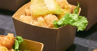 二度揚げで肉が硬くならないから中じゅわ～外カリッカリ！「塩唐揚げ 香味ソース」【今井亮さんの特製おつまみ】