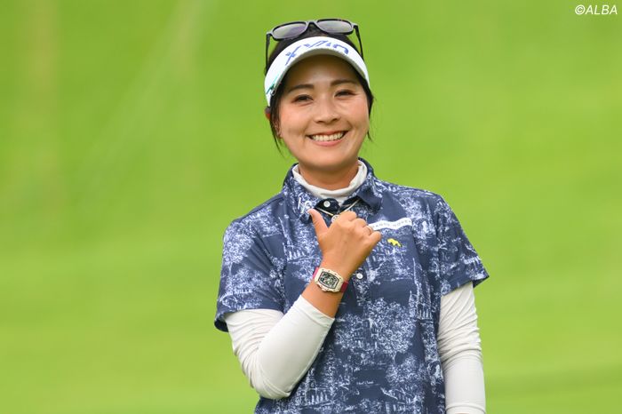 パット数はフィールド最少の「22」“重馬場”グリーンを完全攻略した青木瀬令奈が今季初の首位スタート