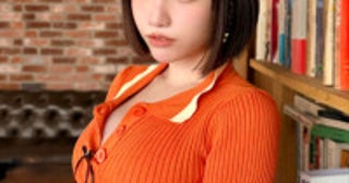 147cm現役アイドル、ミニ丈ニット姿にコメント殺到「すっっご」「たまらん」グラビアでも活躍中