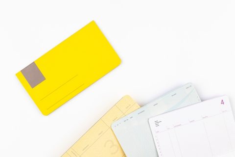 繰り越した古い通帳が何冊かたまり、銀行へ持って行ったものの処分してもらえませんでした…。夫は「そのまま保管しておけばいい」と言いますが、古い通帳は残しておくべきなのでしょうか？