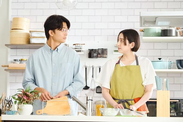 早見あかり“タキ”と伊藤健太郎“レイ”は仕事を通じて“おいしい”時間を共有するように“グルメ”×“不倫”のラブストーリーが開幕＜一緒にごはんをたべるだけ＞