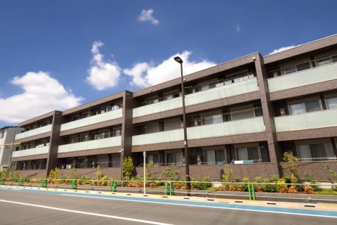 都営住宅に住む母が、祖父の遺産「2000万円」を相続することに。年金収入は少なくても、高額な資産を持つと退去させられてしまうのでしょうか？