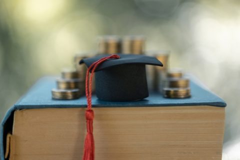両親が「孫のための学費350万円を貯めた」と私名義の口座に振り込んでくれました。しかし夫いわく「それ贈与税かかるんじゃない？」とのこと。できれば税金は避けたいのですが、申告しないと痛い目に遭うのでしょうか？