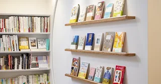 タイパ重視しすぎてない？東京・千石にオープンする、旅と暮らしの本屋「アンダンテ」でゆったり時間を取り戻そ