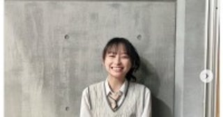 影山優佳、制服オフショ＆手料理披露「おにぎり配りおばさんをやっています。笑」