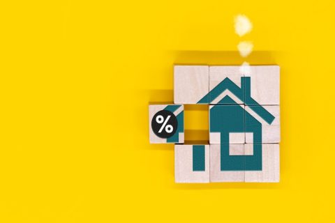 住宅ローンの繰り上げ返済を夫に提案したら「繰上返済は損する」と反対されました。繰上返済が損になるのは本当ですか？