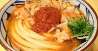 丸亀製麺、新作「俺たちのトマト豚汁うどん」がうまい！トマトの旨み広がる味わいに体が芯から温まる＜試食レポ＞