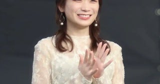 秋元真夏、ドラマの撮影合間のオフショットを公開…最終回を終え「俳優・秋元真夏が開花した作品」と称賛の声も