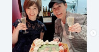 渡辺満里奈、結婚20周年で夫・名倉潤からサプライズプレゼントネット祝福「素敵なご夫婦」