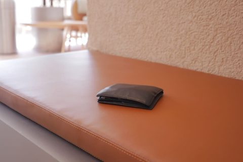 駅で落とした「10万円」入りの財布が見つかって一安心。しかし拾ってくれた人から「お礼は2万円で」と言われて困惑…。拾得者へのお礼は、相手が希望する金額を払うものなのでしょうか？