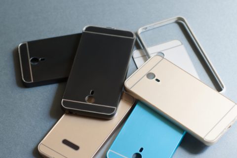 スマホを「大手キャリアから格安SIM」に乗り換えるか迷っています。夫婦2人分のスマホ代で、年間どれくらい節約できるものなのでしょうか？