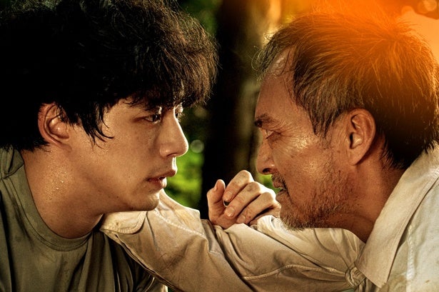 坂口健太郎主演「盤上の向日葵」Blu-ray＆DVD発売決定、坂口と渡辺謙のコメント公開「クソ暑い前橋で撮ってました」