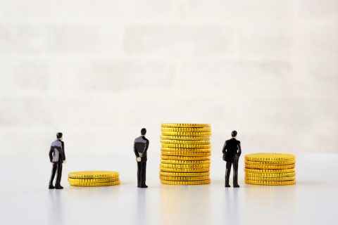 日本の平均年収は「約480万円」。私は年収「380万円」ですが、平均以下の人はどのくらいいるのでしょうか？