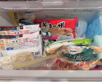冷凍庫の中身ぐっちゃぐちゃ問題、ニトリの「冷凍庫トレー」で一発解決！ 開けるたびに気持ちいい