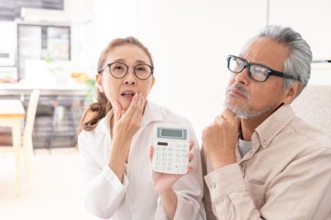 住宅ローンと教育費の負担が重く、気付けば50代で夫婦の貯蓄は「300万円」ほどしかありません…。夫は「退職金と年金があるから何とかなる」と言いますが、このままでは“老後貧乏”まっしぐらでしょうか？