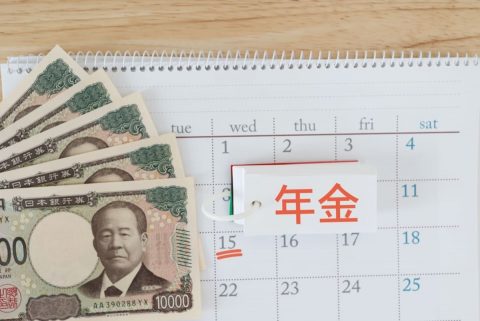 年金の見込み額を確認したら「月12万円」と想像より少なく驚きました…貯蓄も「300万円」しかない場合、50代からでも備えは間に合うのでしょうか？