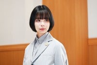 『モンスター』第2話“亮子”趣里、“推し”の無実を信じるアイドルファンに接近